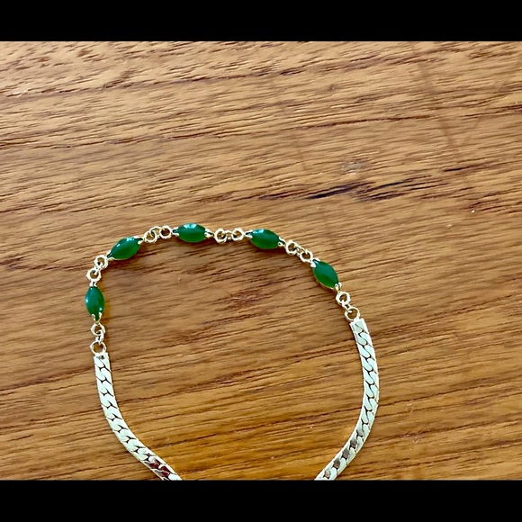 Bracelet. Beautiful with Green Stones. Excellent Condition - Picture 2 of 16